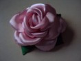 /album/flores/flor-em-cetim-rosa-jpg/